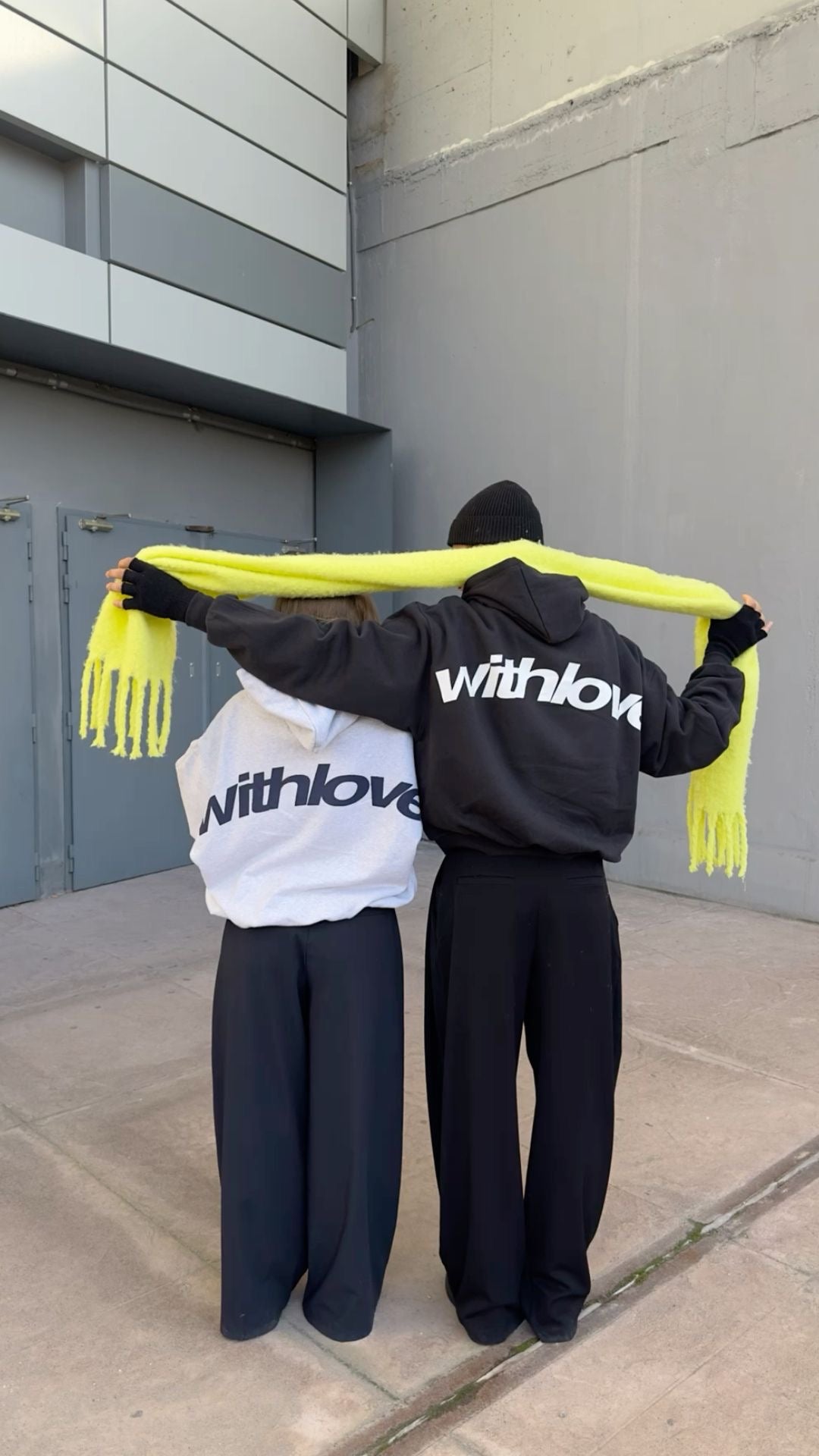 Hoodie with love modelo manga globo negro