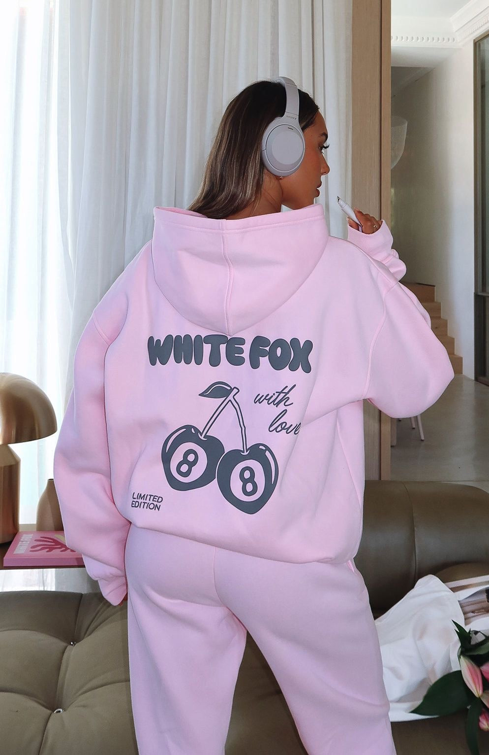 Hoodie rosado white fox manga globo
