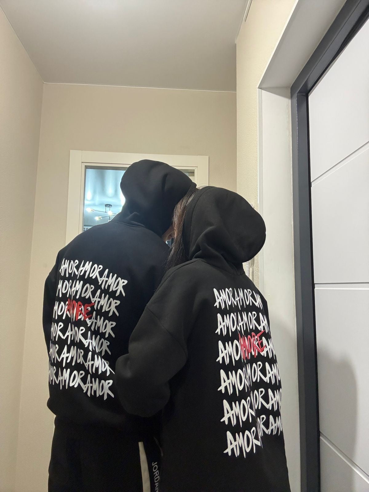 Hoodie amor modelo manga globo negro