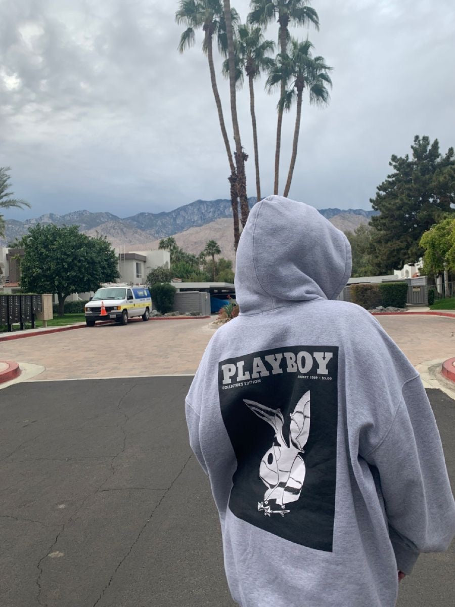 Hoodie gris playboy conejo negro