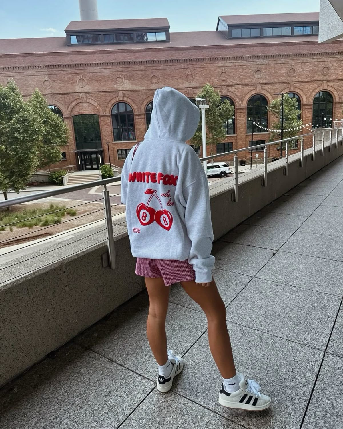 Hoodie Blanco white fox logo rojo