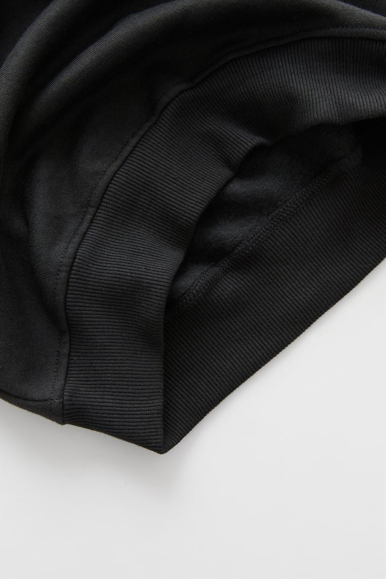 Basic Black - Hoodie Clásico