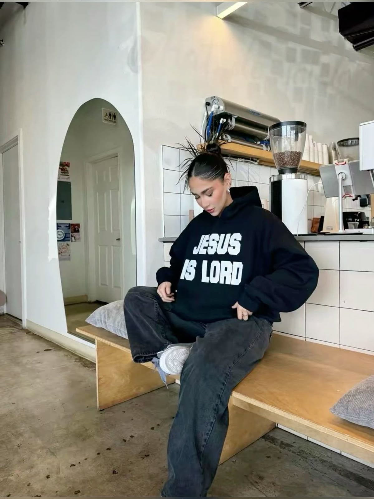 Hoodie negro jesus is lord