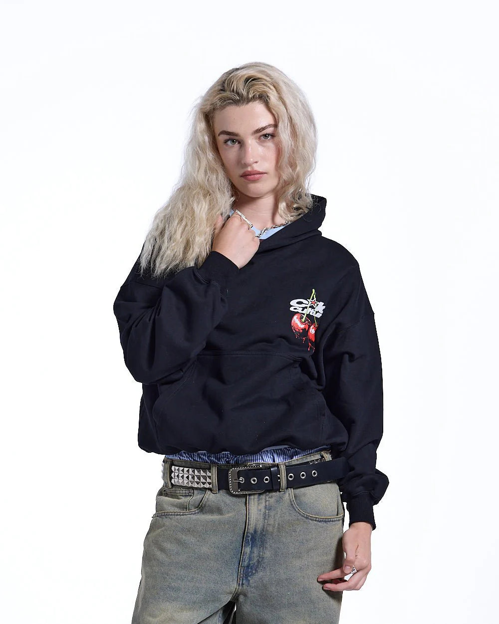 Hoodie negro mangas globo cold culture