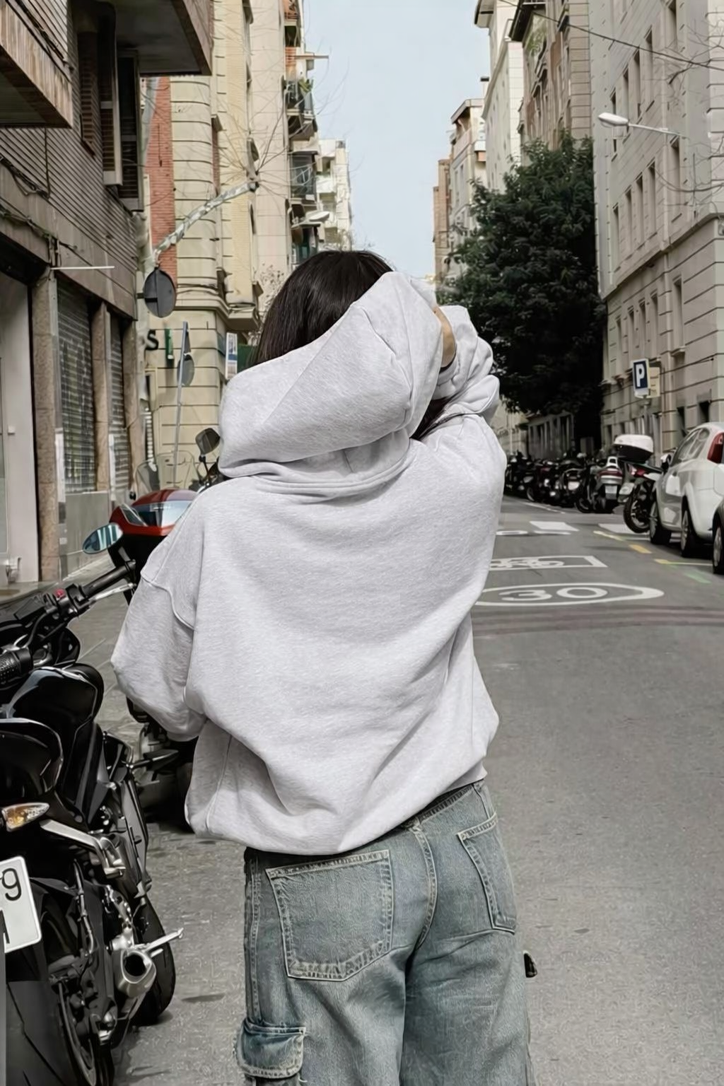 Hoodie gris manga globo Basic
