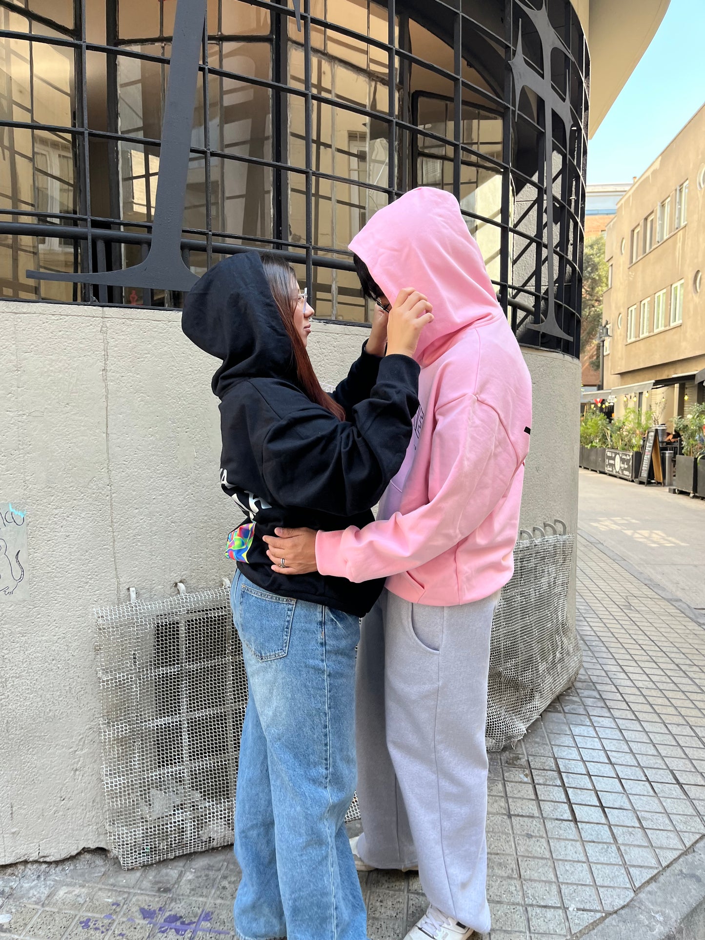 Hoodie tu alma con la mía modelo manga globo negro