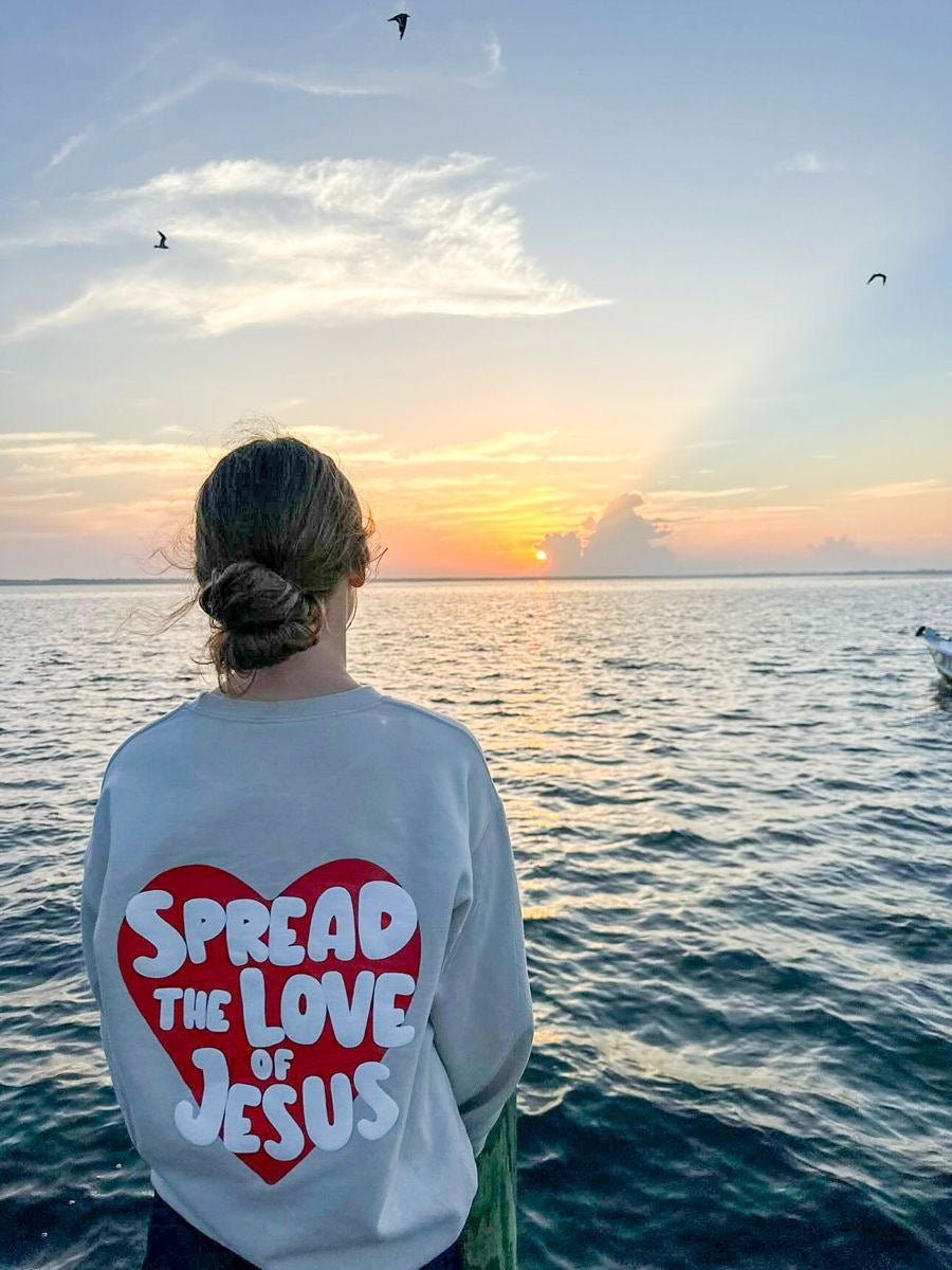 Hoodie blanco corazon spread the love of Jesus