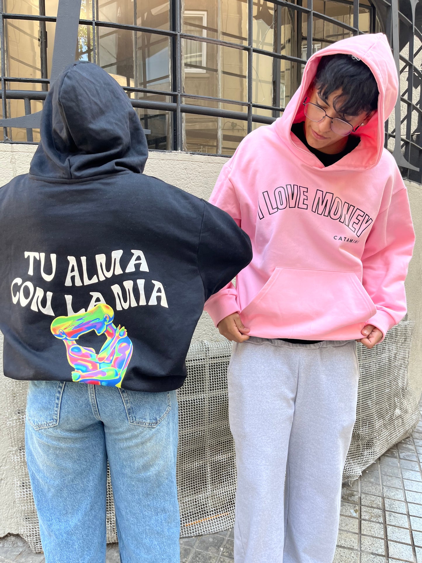 Hoodie tu alma con la mía modelo manga globo negro