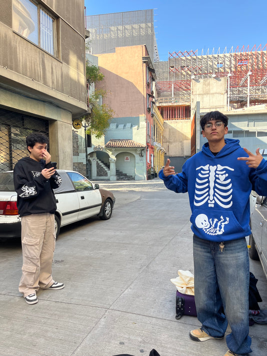 Hoodie esqueletos modelo manga globo azul