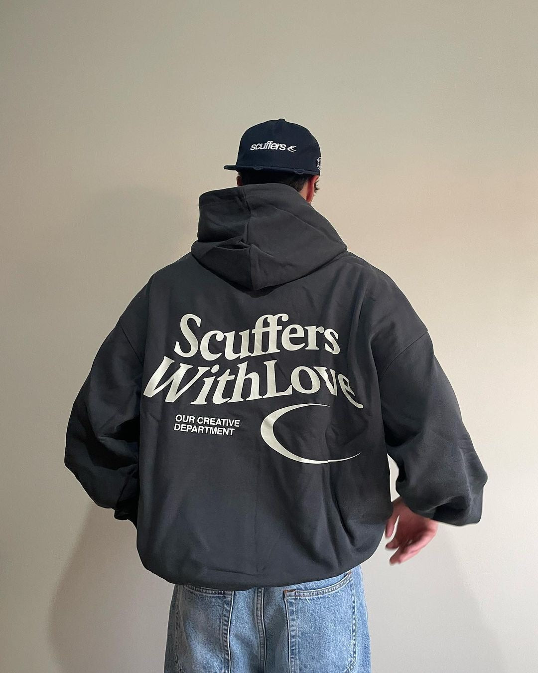 Hoodie negro manga globo with love