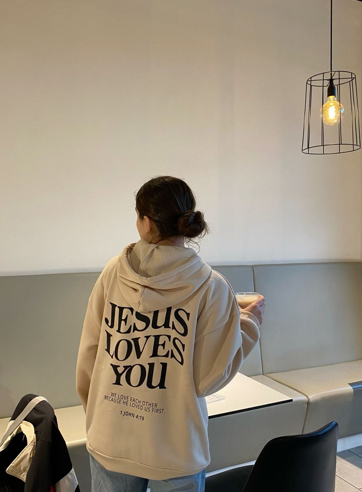 Hoodie clasico beige Jesús Love you