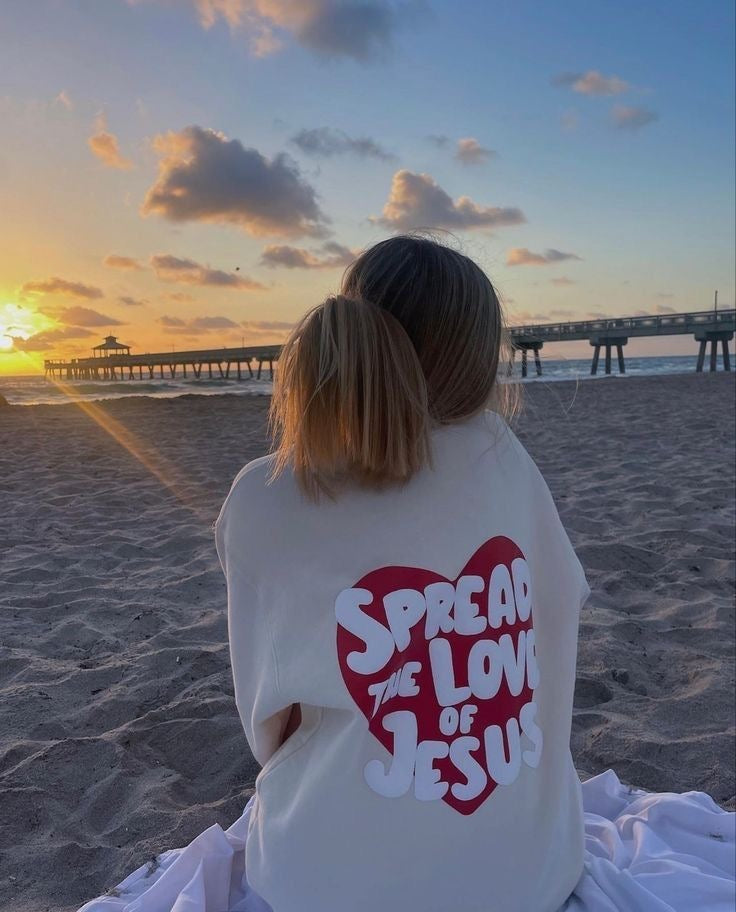 Hoodie blanco corazon spread the love of Jesus