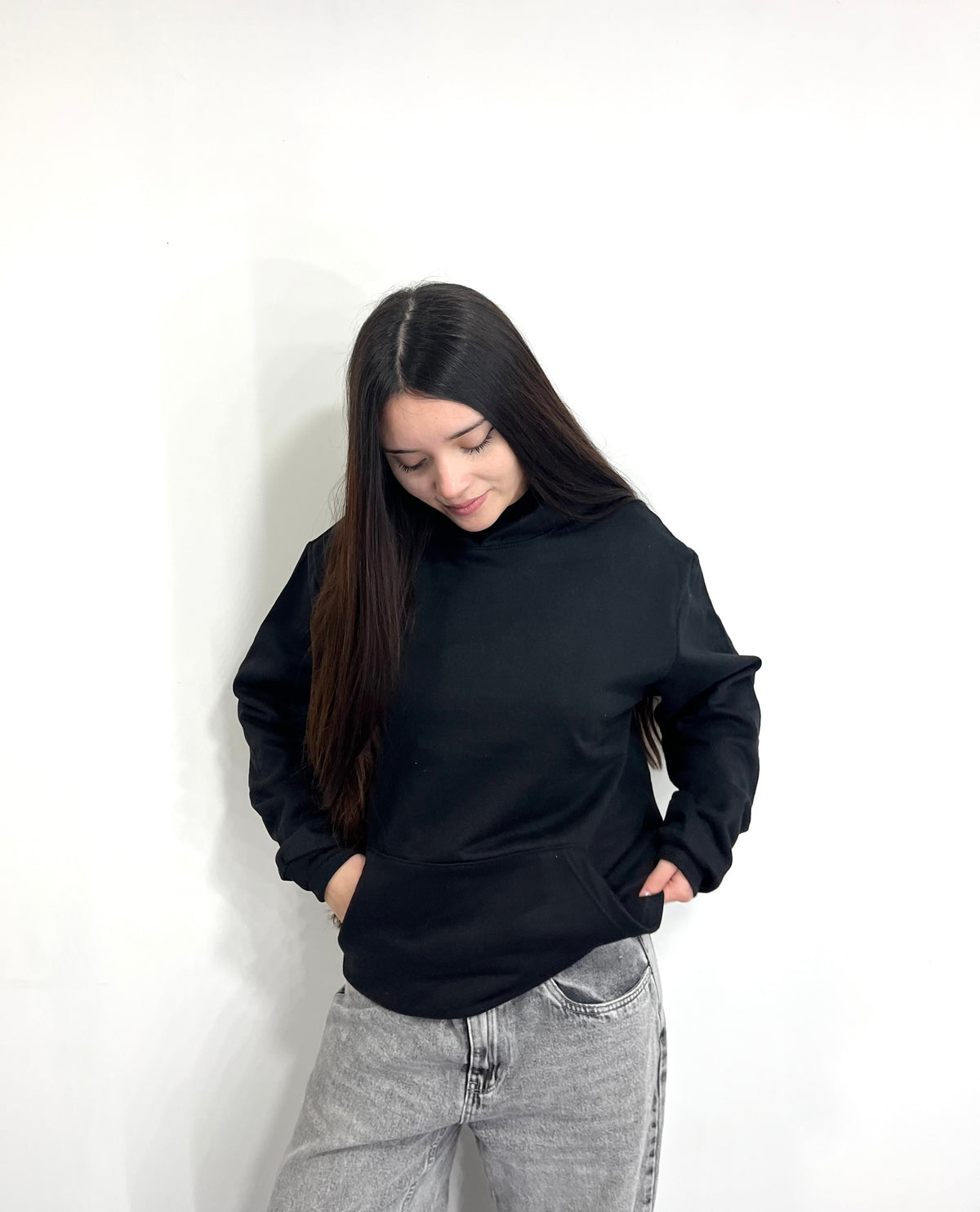 Basic Black - Hoodie Clásico