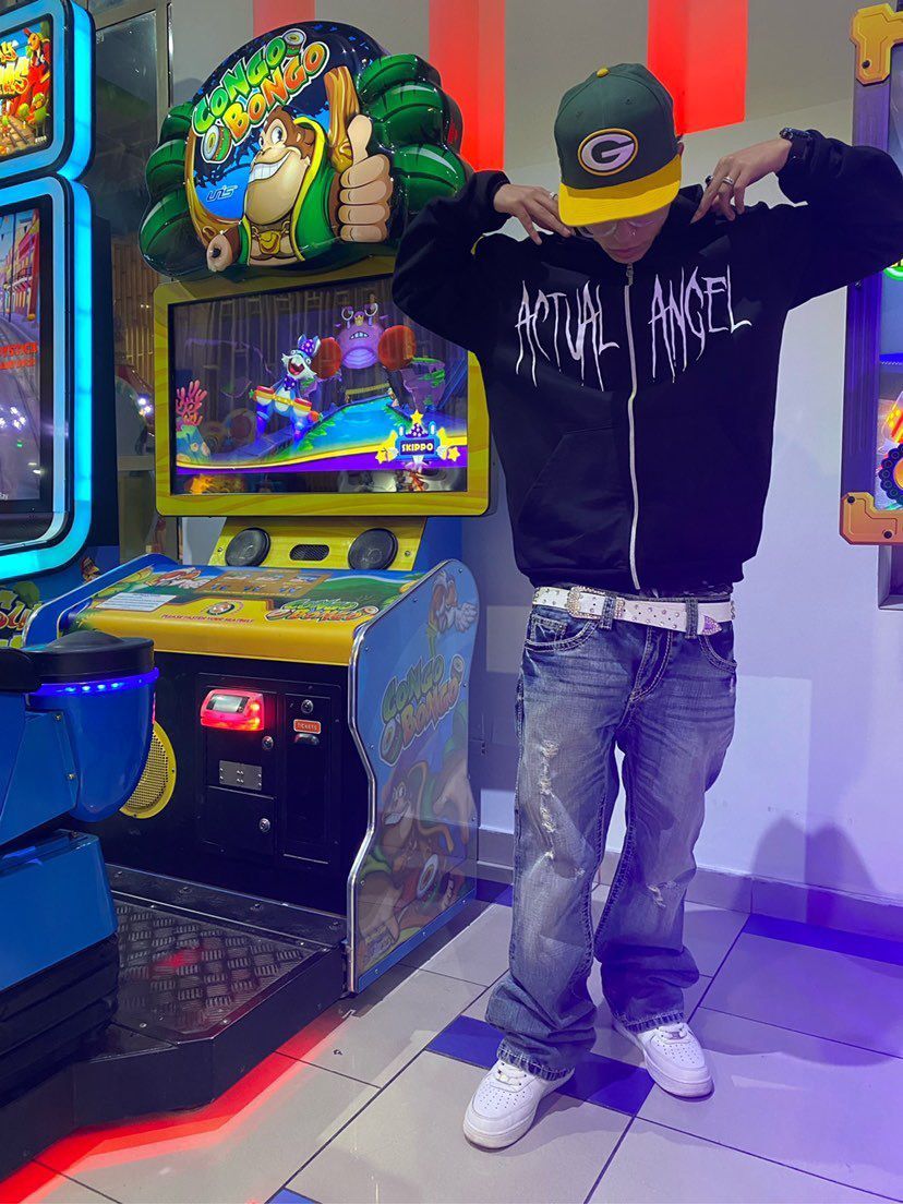 Hoodie negro cierre actual angel