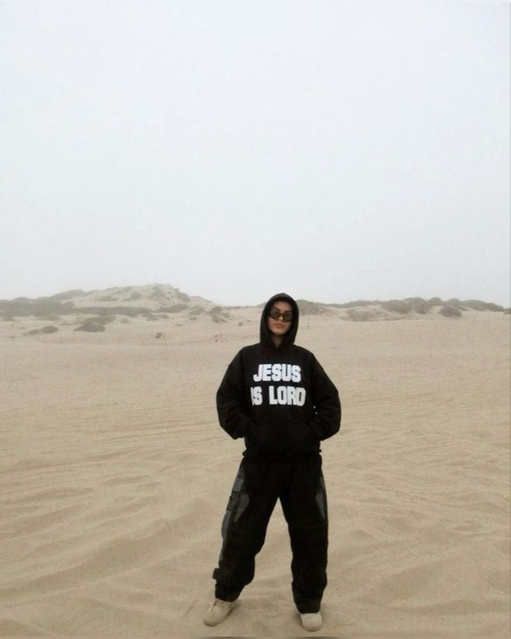 Hoodie negro jesus is lord